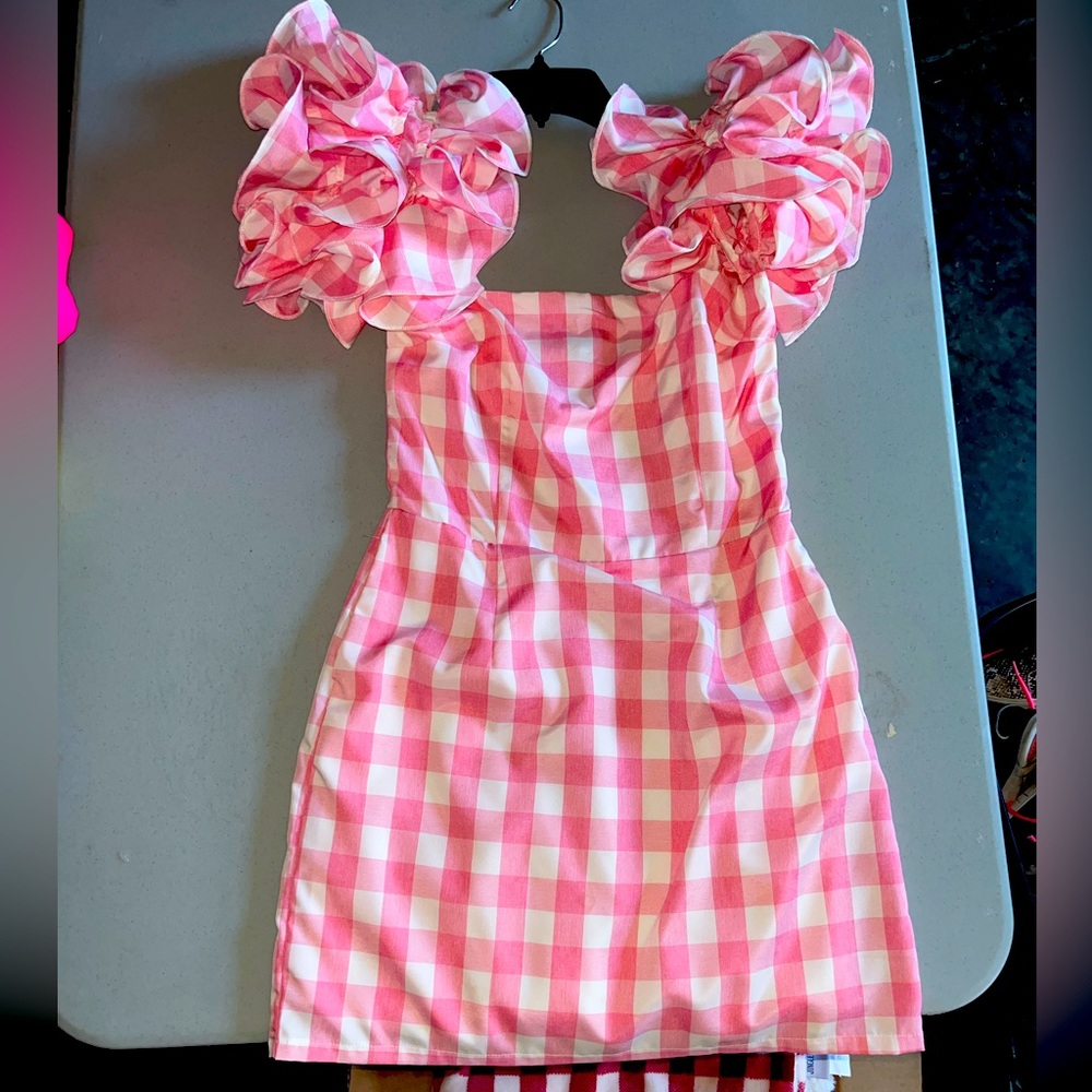 Strapless dress with ruffle sleeves